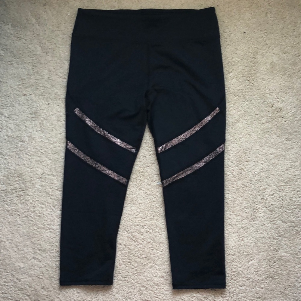 Fabletics Alessia Crop NWT